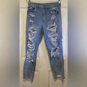 American Eagle Mom Jeans Light Wash Distressed Size 8 Holes High Rise Women’s